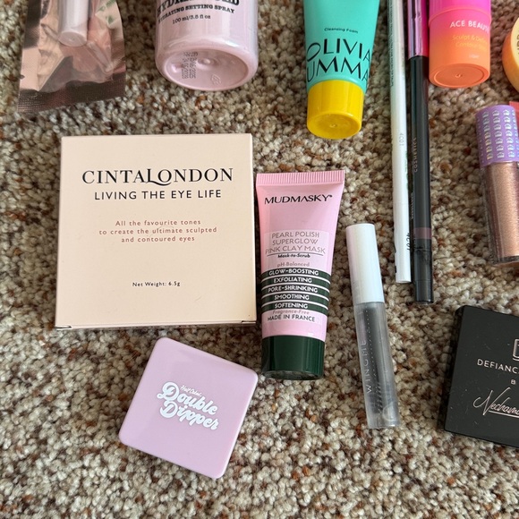 Makeup Bundle - Picture 5 of 5